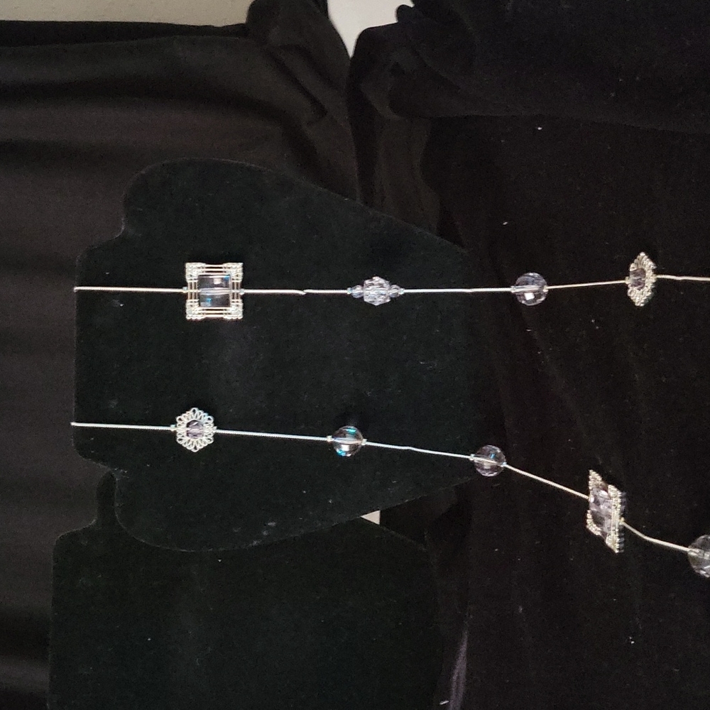 Silvertone necklace with clear beads